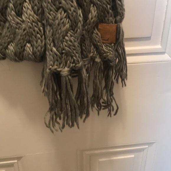 Fossil long Braided Scarf - Picture 6 of 6